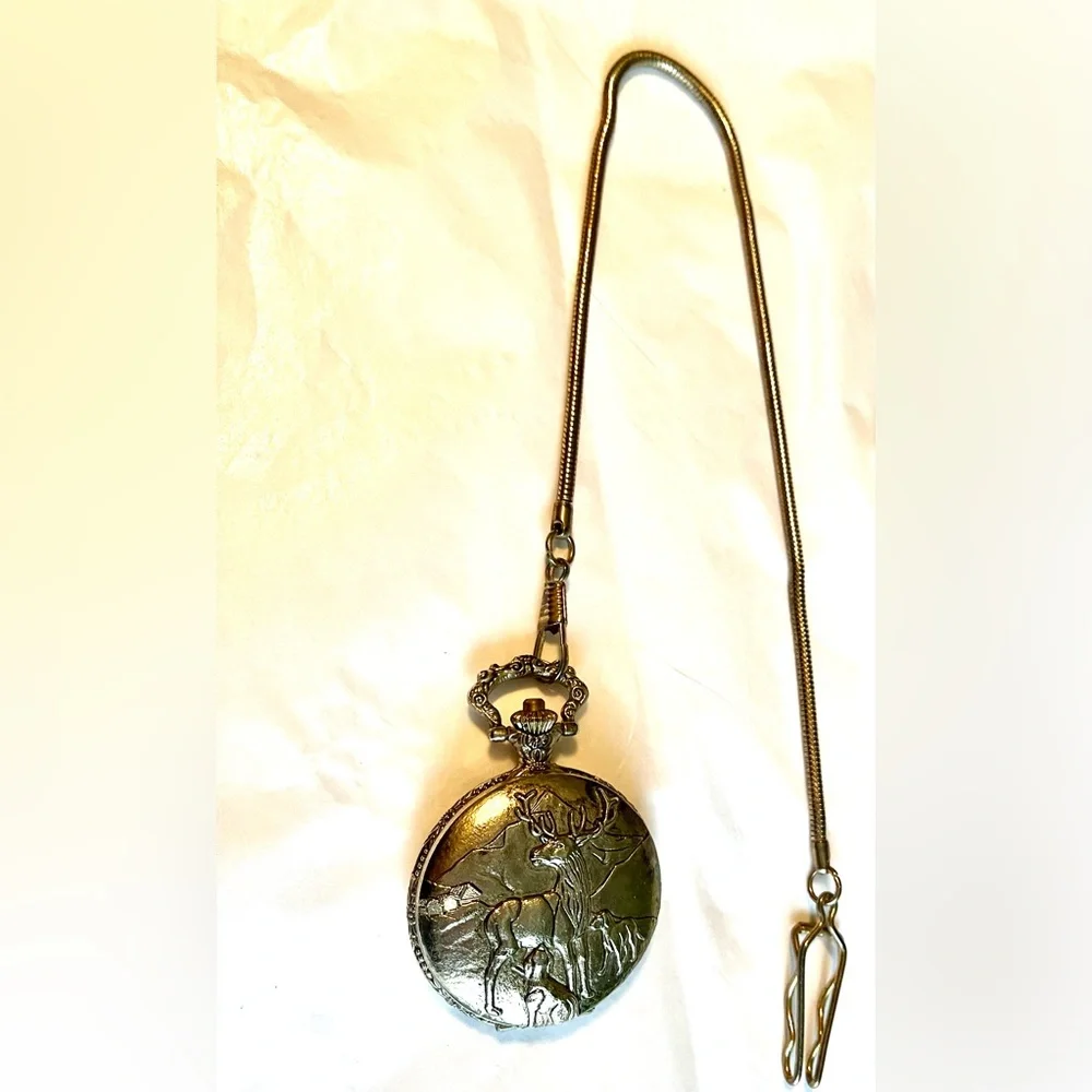 VTG Elk Deer Dogs Cabin Pocket Quartz Movt Watch Floral Plants Leaves Leaf